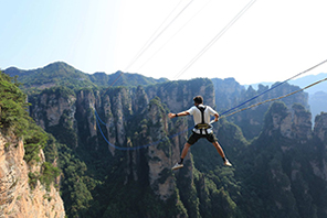 Jalankan Sukan Ekstrem Hayunan Tali Tinggi di Zhangjiajie, Hunan