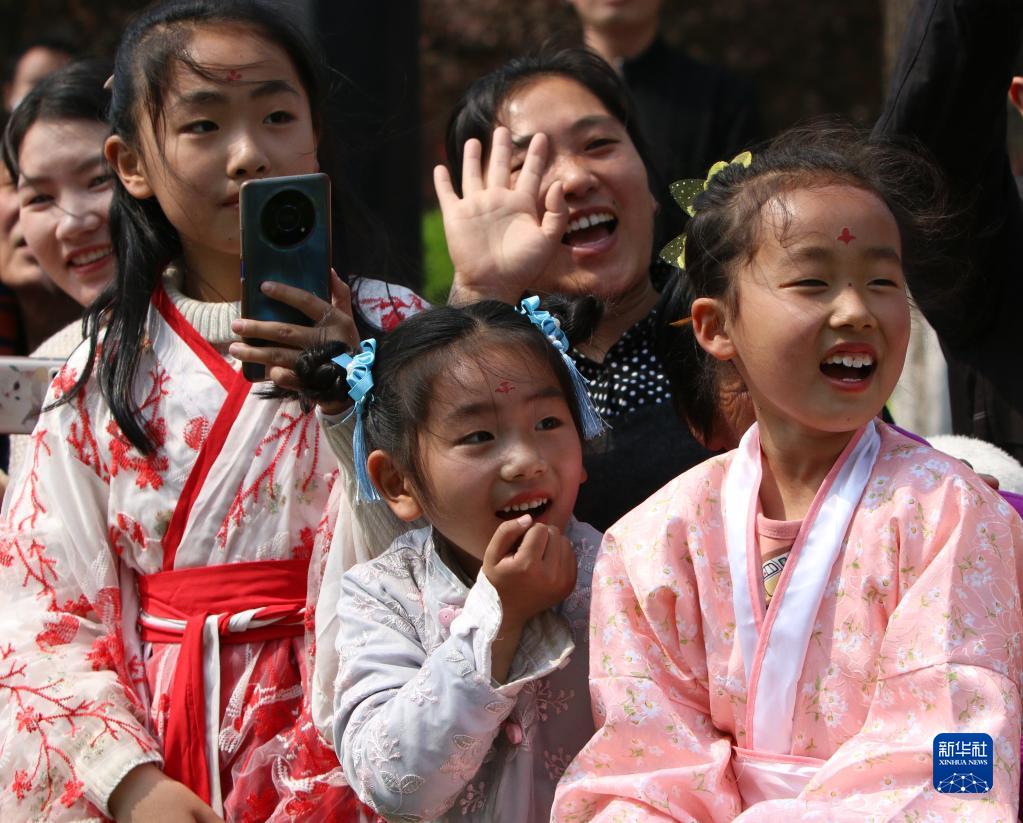 Kaifeng Anjur Perarakan Bertema Dinasti Song Menjelang Qingming