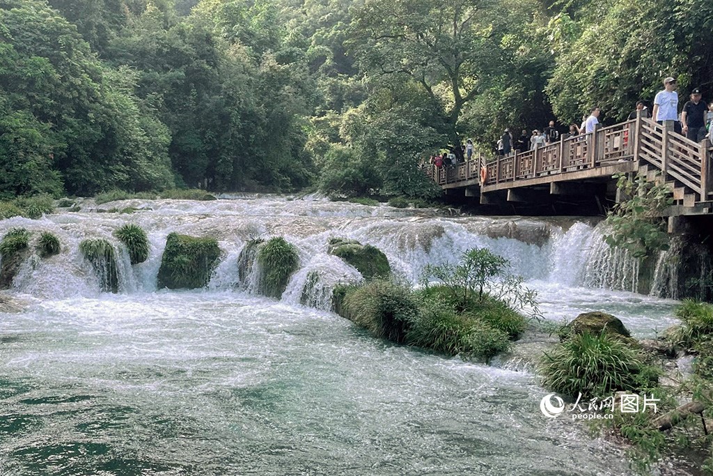 Kawasan peranginan Xiaoqikong di kaunti Libo, provinsi Guizhou. (People's Daily Online/Zhou Tian)