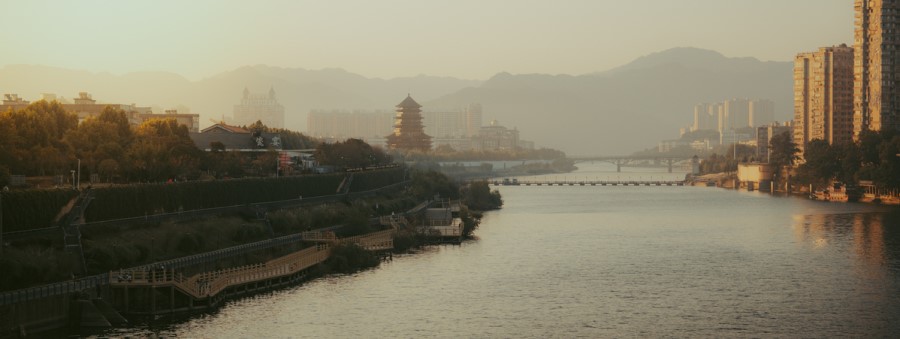 Pemandangan matahari terbit di Jingdezhen, dilihat dari sungai Chang. (China Daily/Michael Rhys Card)