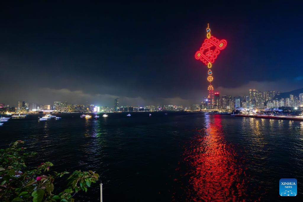 Pertunjukan Cahaya Dron Tampilkan Budaya Tradisional China di HK