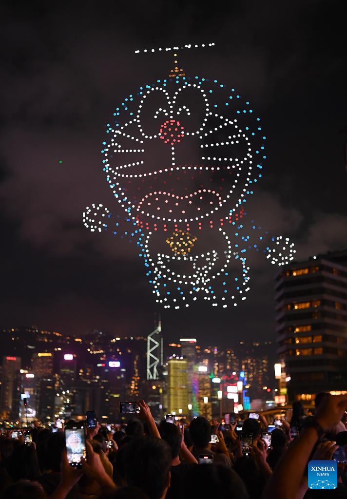 Pertunjukan cahaya dron yang menampilkan karakter dalam kartun Doraemon di Hong Kong, selatan China, pada 25 Mei 2024. (Xinhua/Chen Duo)