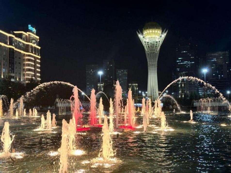 Menara Baiterek, yang turut dikenali sebagai "Pokok Kehidupan," terletak di persiaran tengah Astana, Kazakhstan. (Foto: People’s Daily/Cao Shulin)