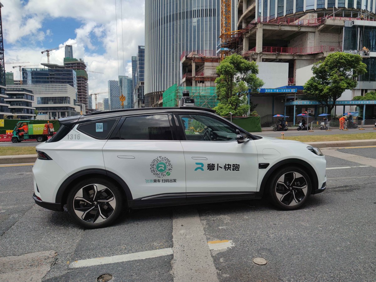 Perkhidmatan teksi pandu sendiri di Shenzhen, provinsi Guandong. (Foto/China Daily)