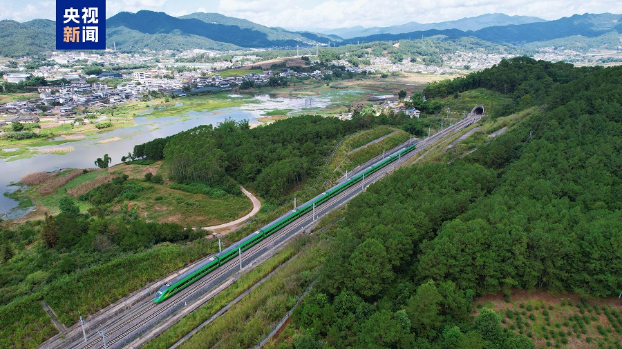 Rel China-Laos Kendali 60,000 Perjalanan